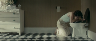 Felicity Jones feet photo thumbnail