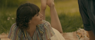 Felicity Jones feet photo thumbnail