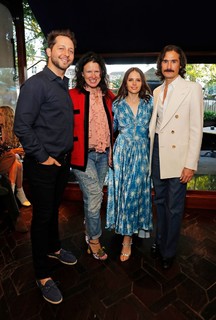Felicity Jones feet photo thumbnail