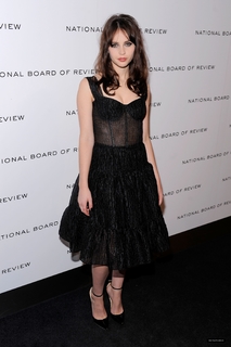 Felicity Jones feet photo thumbnail