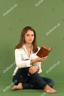 Felicity Jones feet photo thumbnail