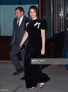 Felicity Jones feet photo thumbnail
