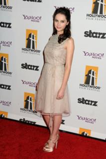 Felicity Jones feet photo thumbnail