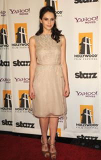 Felicity Jones feet photo thumbnail