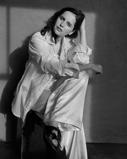 Felicity Jones feet photo thumbnail