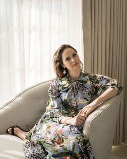 Felicity Jones feet photo thumbnail