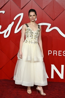 Felicity Jones feet photo thumbnail