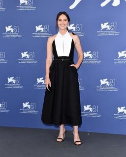 Felicity Jones feet photo thumbnail