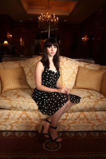 Felicity Jones feet photo thumbnail