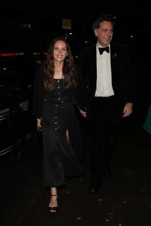 Felicity Jones feet photo thumbnail
