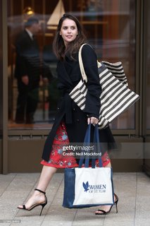 Felicity Jones feet photo thumbnail
