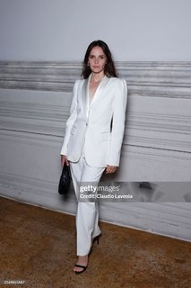 Felicity Jones feet photo thumbnail