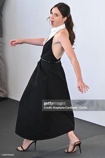 Felicity Jones feet photo thumbnail
