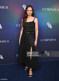 Felicity Jones feet photo thumbnail