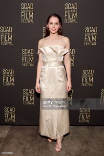 Felicity Jones feet photo thumbnail