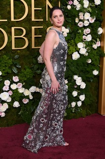 Felicity Jones feet photo thumbnail