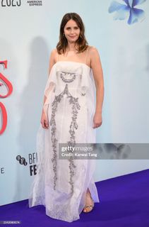 Felicity Jones feet photo thumbnail