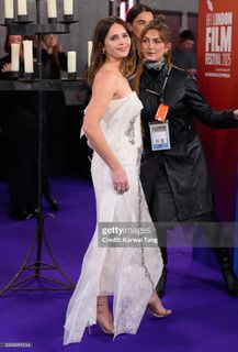 Felicity Jones feet photo thumbnail