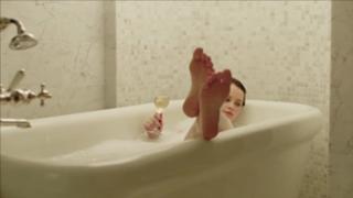 Felicity Jones feet photo thumbnail