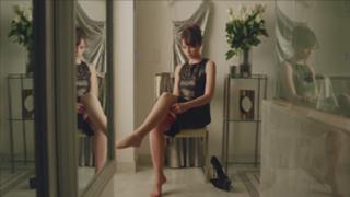 Felicity Jones feet photo thumbnail