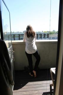Felicity Jones feet photo thumbnail