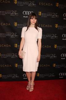 Felicity Jones feet photo thumbnail