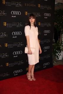 Felicity Jones feet photo thumbnail