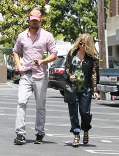 Fergie feet photo thumbnail