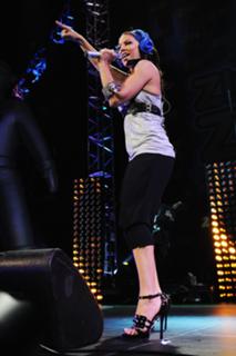 Fergie feet photo thumbnail