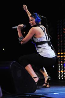Fergie feet photo thumbnail