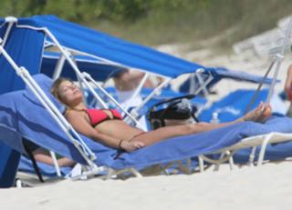 Fergie feet photo thumbnail