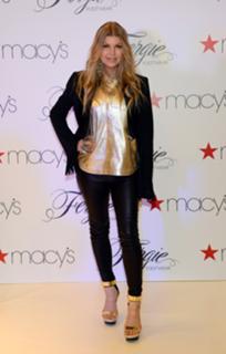 Fergie feet photo thumbnail