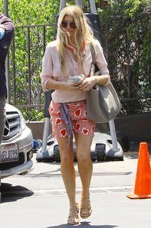 Fergie feet photo thumbnail