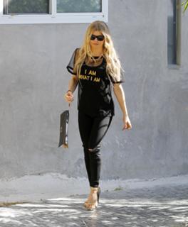 Fergie feet photo thumbnail