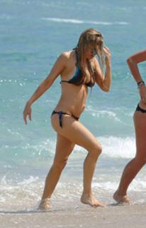 Fergie feet photo thumbnail