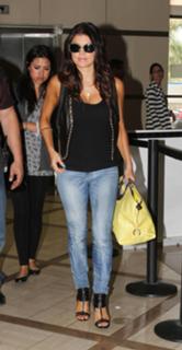 Fergie feet photo thumbnail