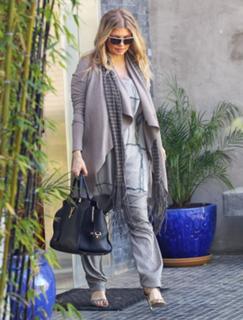 Fergie feet photo thumbnail