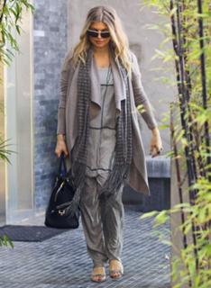 Fergie feet photo thumbnail