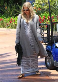Fergie feet photo thumbnail