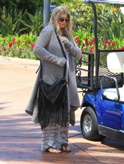 Fergie feet photo thumbnail
