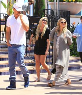 Fergie feet photo thumbnail