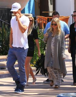 Fergie feet photo thumbnail