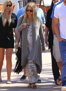 Fergie feet photo thumbnail