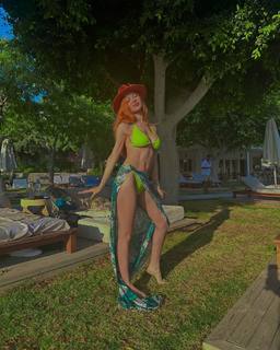 Feride Hilal Akin feet photo 14