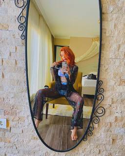 Feride Hilal Akin feet photo 9