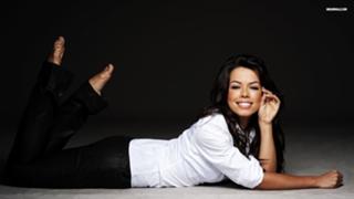 Fernanda Brandao feet photo thumbnail