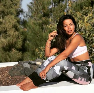 Fernanda Brandao feet photo thumbnail