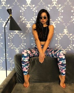 Fernanda Brandao feet photo thumbnail