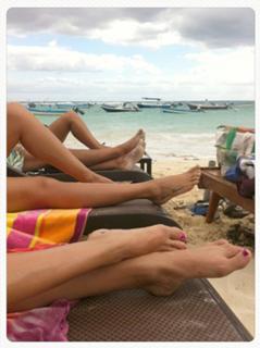 Fernanda Castillo feet photo thumbnail