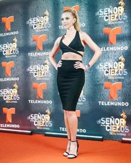 Fernanda Castillo feet photo thumbnail
